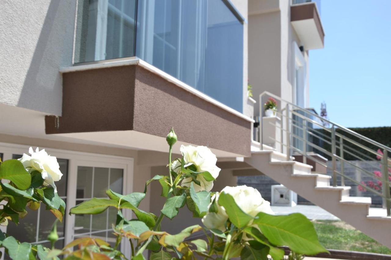 Airport Garden Hotel Rinas Exterior photo