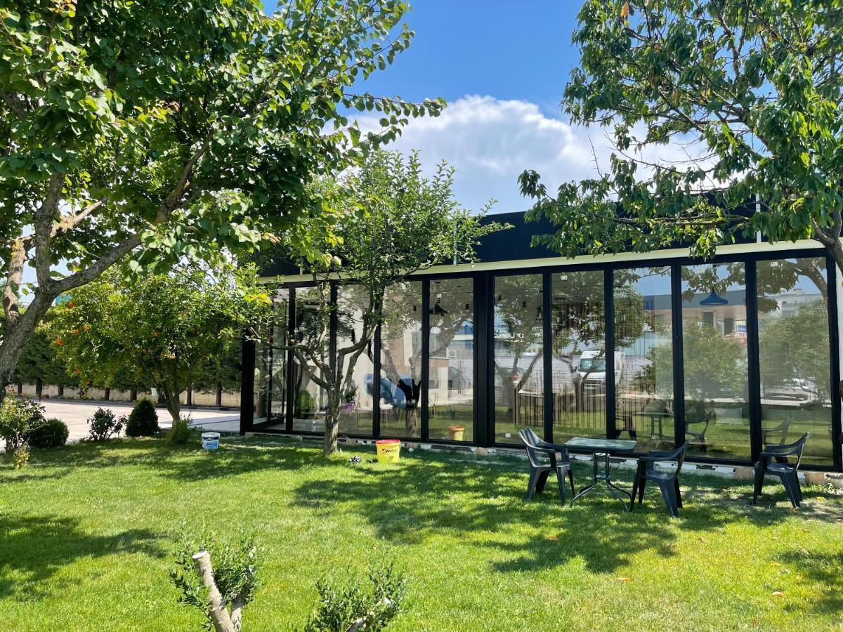 Airport Garden Hotel Rinas Exterior photo