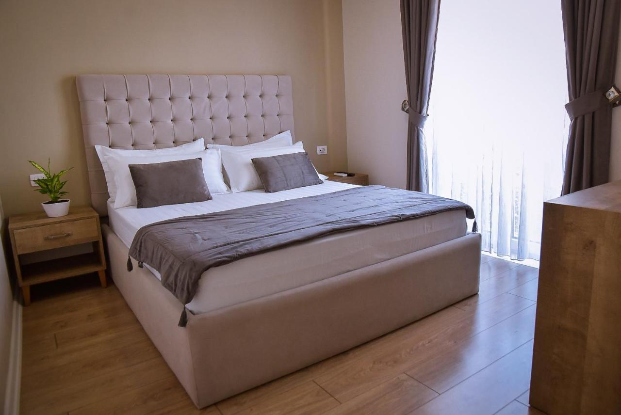 Airport Garden Hotel Rinas Exterior photo
