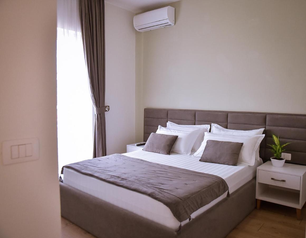 Airport Garden Hotel Rinas Exterior photo