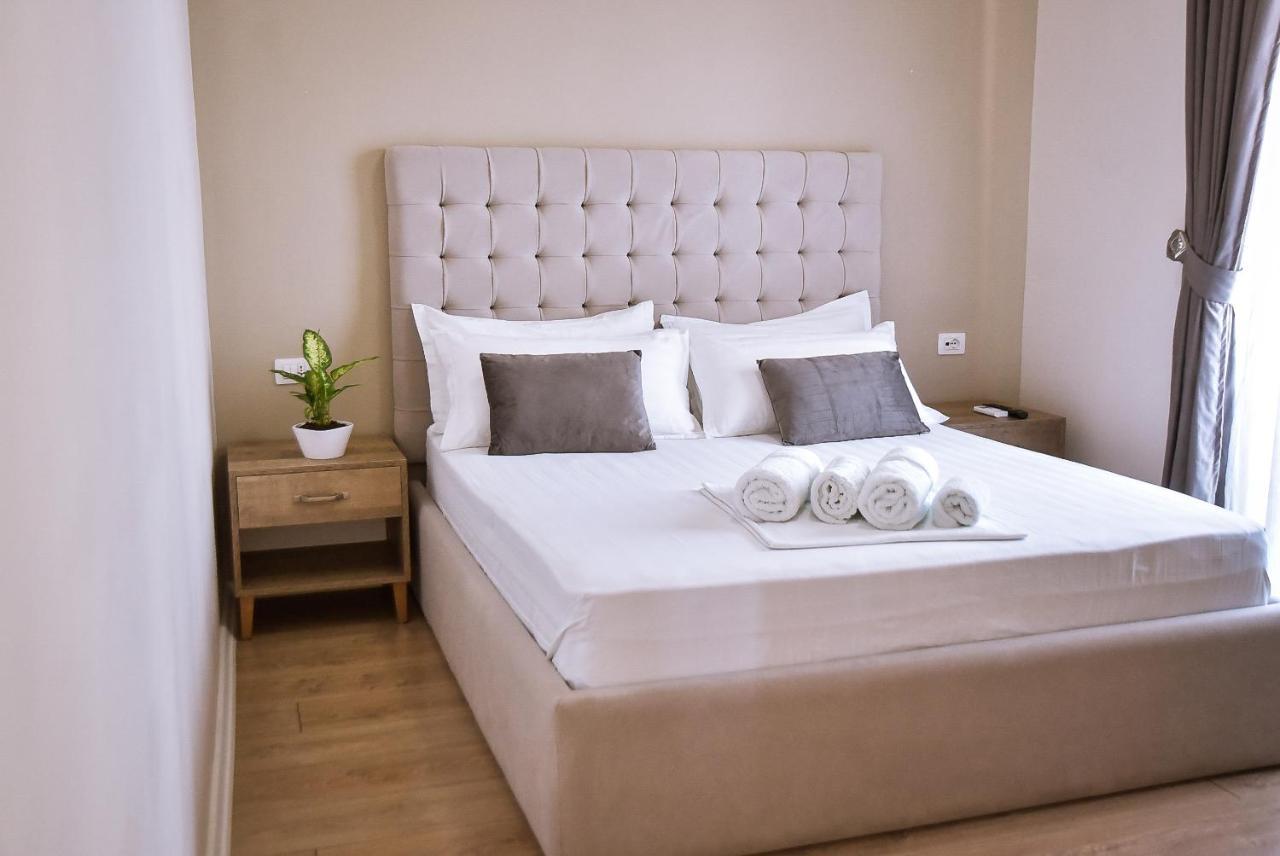 Airport Garden Hotel Rinas Exterior photo