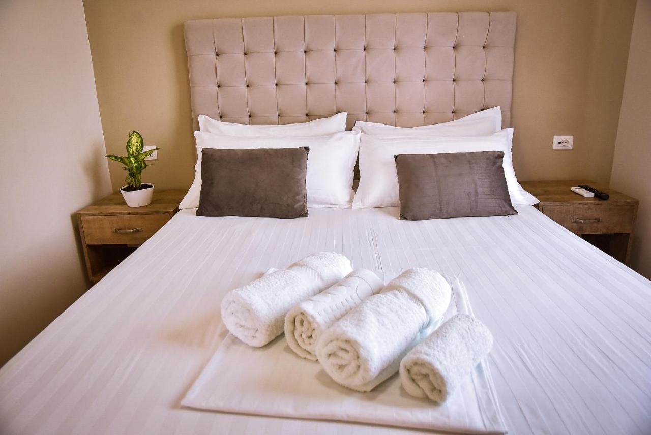 Airport Garden Hotel Rinas Exterior photo