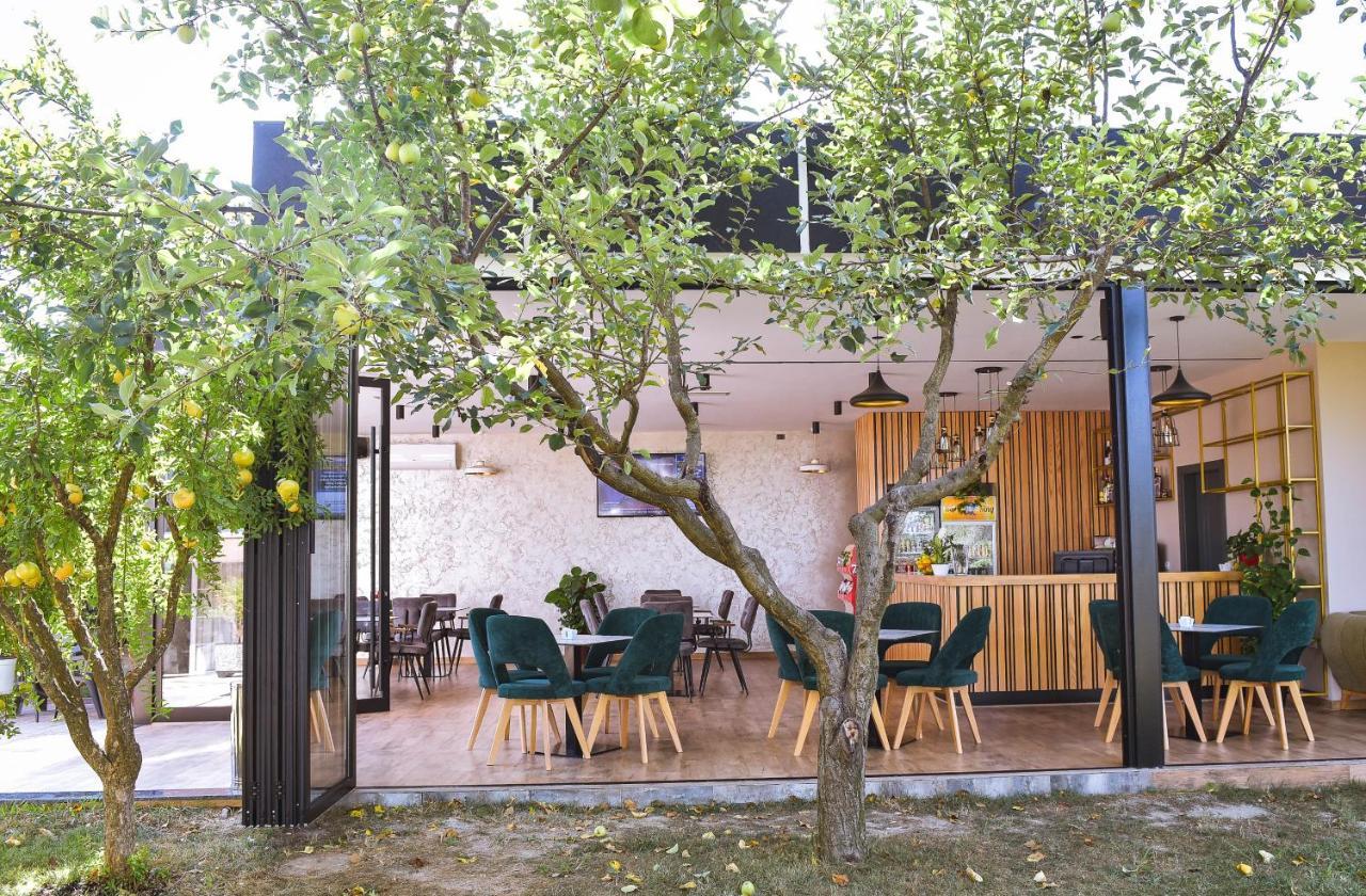 Airport Garden Hotel Rinas Exterior photo