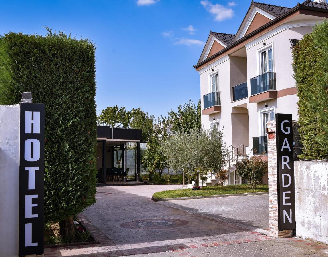 Airport Garden Hotel Rinas Exterior photo