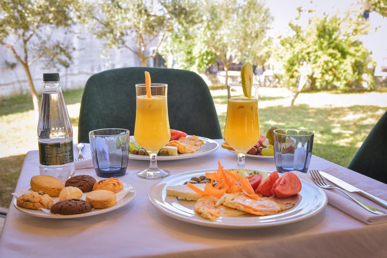 Airport Garden Hotel Rinas Exterior photo