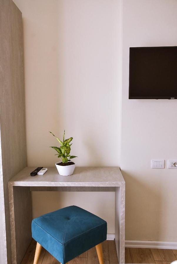 Airport Garden Hotel Rinas Exterior photo